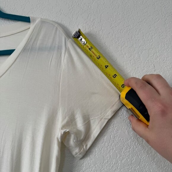 Disney‎ T-Shirt Women Small Graphic Minnie Mouse White Top w/ Cinched Sides NWOT - Picture 5 of 6